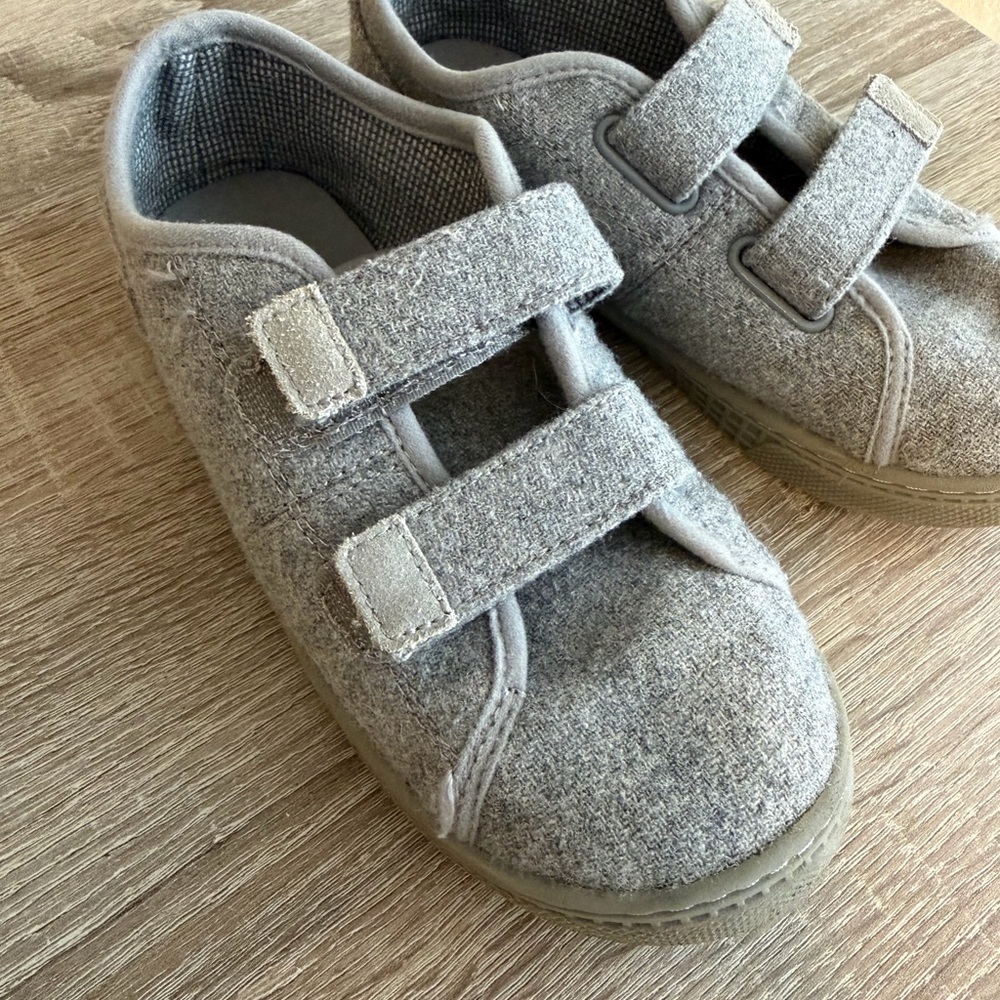 Zara kids strappy sneakers, 2 8.2”